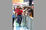 Foto zur News: Charles Leclerc (Ferrari) und Dino Beganovic