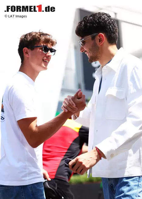 Foto zur News: Oliver Bearman (Haas) und Esteban Ocon (Haas)