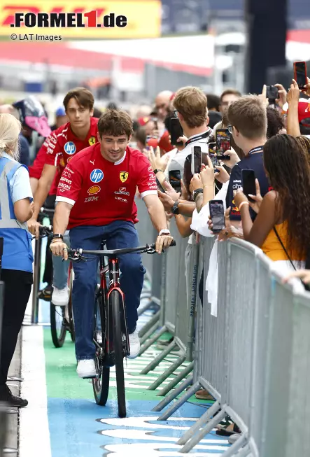 Foto zur News: Charles Leclerc (Ferrari) und Dino Beganovic