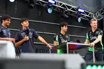 Foto zur News: Alexander Albon (Williams), Carlos Sainz (Williams), Gabriel Bortoleto (Sauber) und Nico Hülkenberg (Sauber)