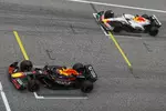 Foto zur News: Max Verstappen (Red Bull) und Isack Hadjar (Racing Bulls)