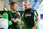 Foto zur News: Nico Hülkenberg (Sauber) mit Jonathan Wheatley