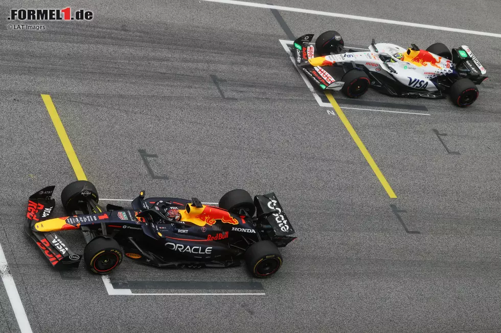 Foto zur News: Max Verstappen (Red Bull) und Isack Hadjar (Racing Bulls)