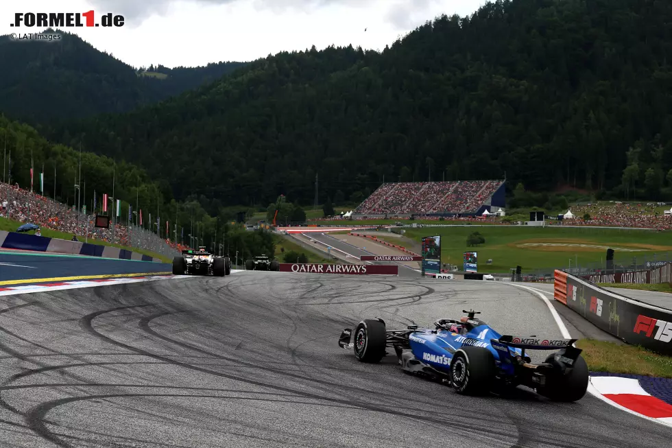 Foto zur News: Alexander Albon (Williams) und Isack Hadjar (Racing Bulls)