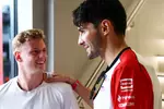 Foto zur News: Mick Schumacher und Esteban Ocon (Haas)