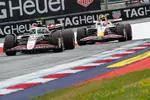 Foto zur News: Oliver Bearman (Haas) und Liam Lawson (Racing Bulls)