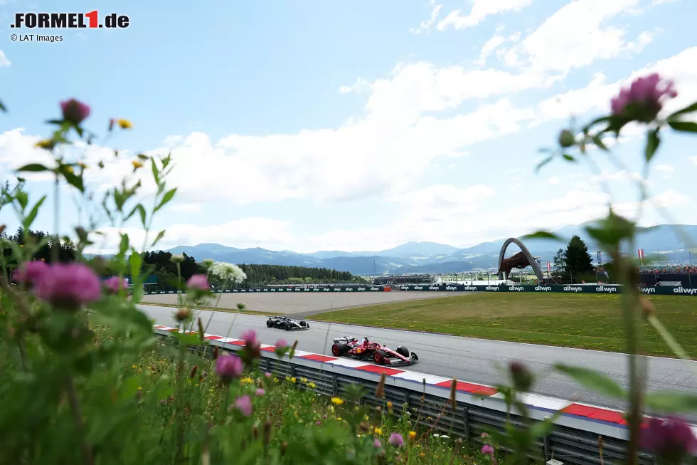 Foto zur News: Andrea Kimi Antonelli und Charles Leclerc (Ferrari)
