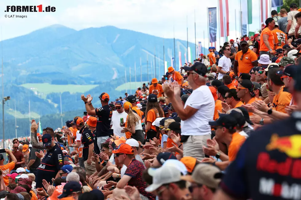 Foto zur News: Fans von Max Verstappen (Red Bull)