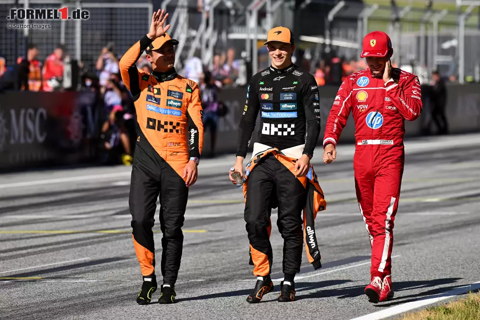 Foto zur News: Lando Norris (McLaren), Charles Leclerc (Ferrari) und Oscar Piastri (McLaren)