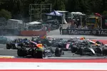 Foto zur News: Andrea Kimi Antonelli und Max Verstappen (Red Bull)