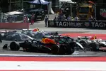 Foto zur News: Andrea Kimi Antonelli und Max Verstappen (Red Bull)