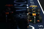 Foto zur News: Lando Norris (McLaren) und Oscar Piastri (McLaren)