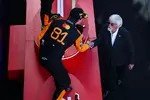 Foto zur News: Oscar Piastri (McLaren) und Bernie Ecclestone