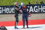 Foto zur News: Andrea Kimi Antonelli und Max Verstappen (Red Bull)