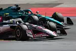 Foto zur News: Oliver Bearman (Haas) und Lance Stroll (Aston Martin)