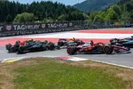Foto zur News: Andrea Kimi Antonelli und Max Verstappen (Red Bull)