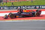 Foto zur News: Andrea Kimi Antonelli und Max Verstappen (Red Bull)