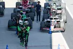 Foto zur News: Gabriel Bortoleto (Sauber) und Nico Hülkenberg (Sauber)
