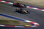 Foto zur News: Oscar Piastri (McLaren) und Lando Norris (McLaren)