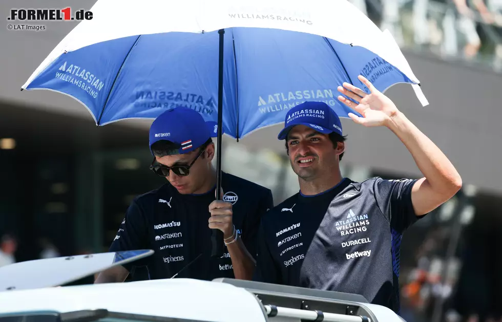 Foto zur News: Alexander Albon (Williams) und Carlos Sainz (Williams)