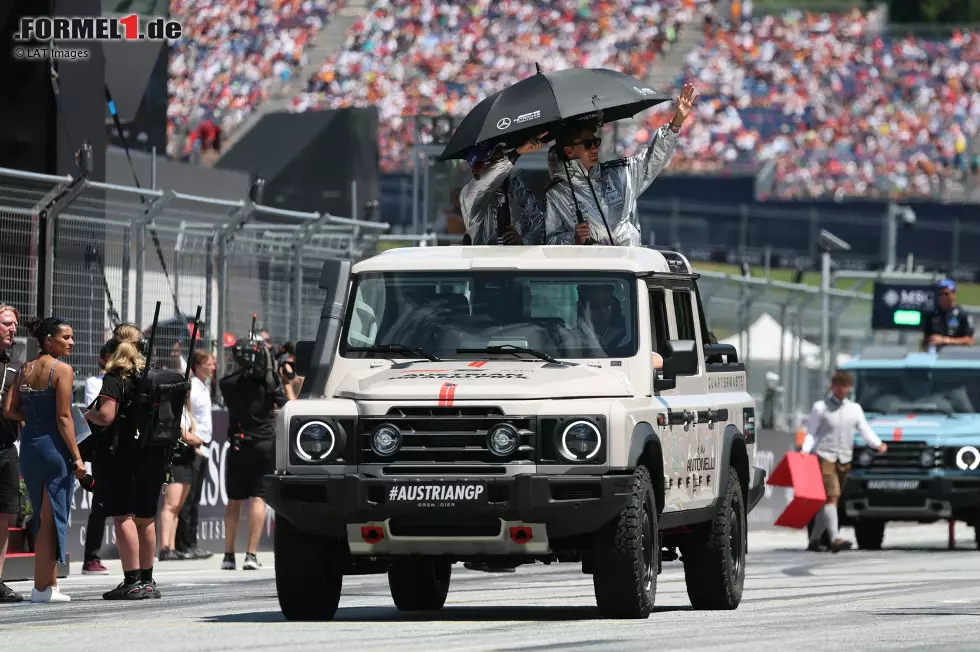 Foto zur News: Andrea Kimi Antonelli (Mercedes) und George Russell (Mercedes)