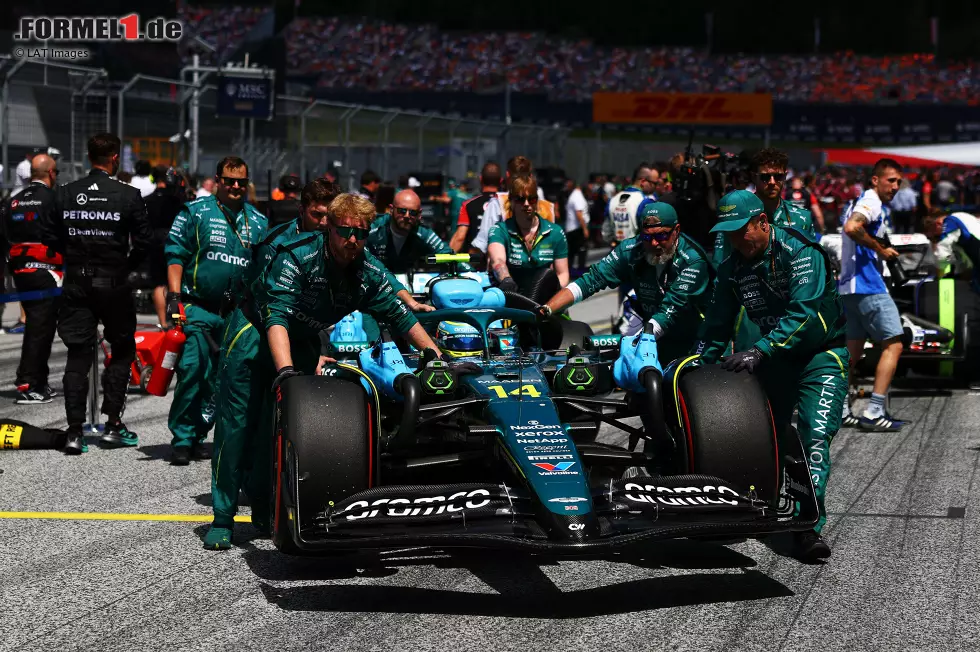 Foto zur News: Fernando Alonso (Aston Martin)