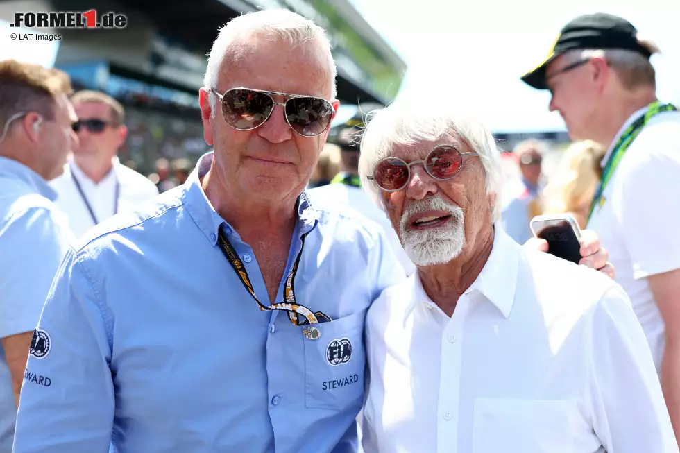 Foto zur News: Derek Warwick und Bernie Ecclestone