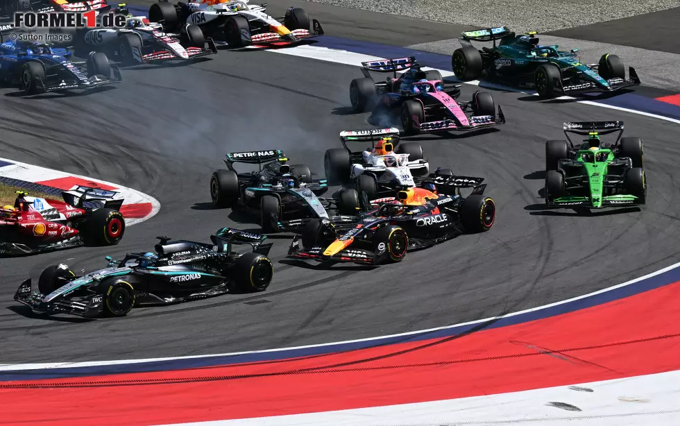 Foto zur News: Andrea Kimi Antonelli und Max Verstappen (Red Bull)