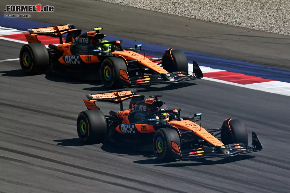 Foto zur News: Oscar Piastri (McLaren) und Lando Norris (McLaren)