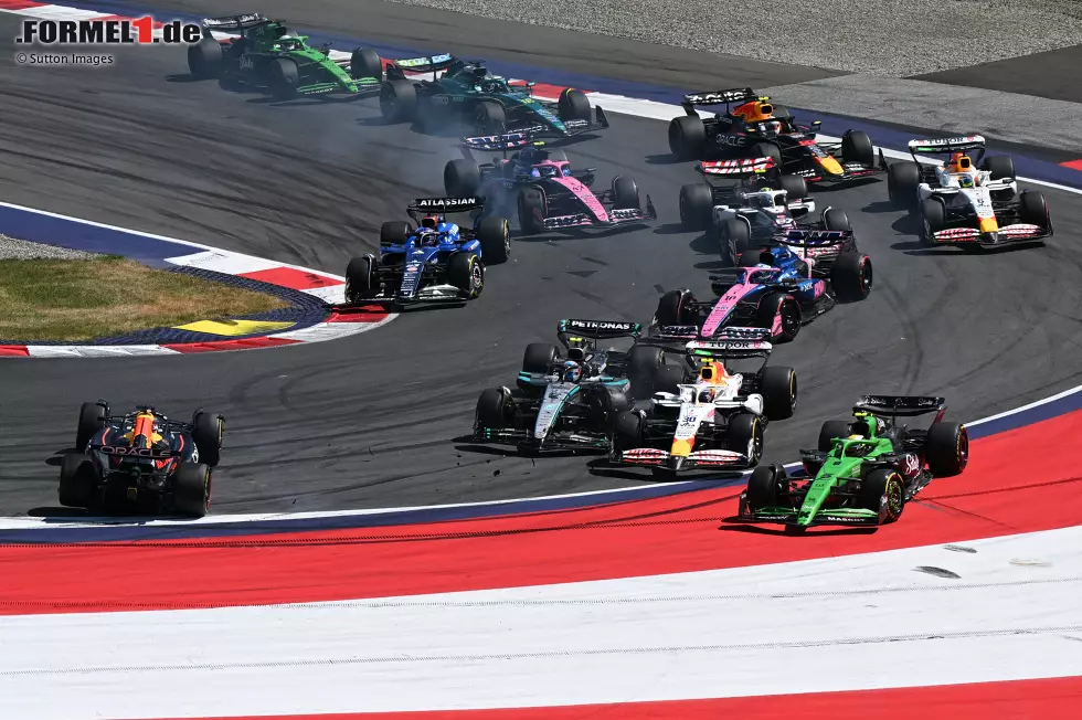 Foto zur News: Andrea Kimi Antonelli, Max Verstappen (Red Bull), Liam Lawson (Racing Bulls) und Gabriel Bortoleto (Sauber)