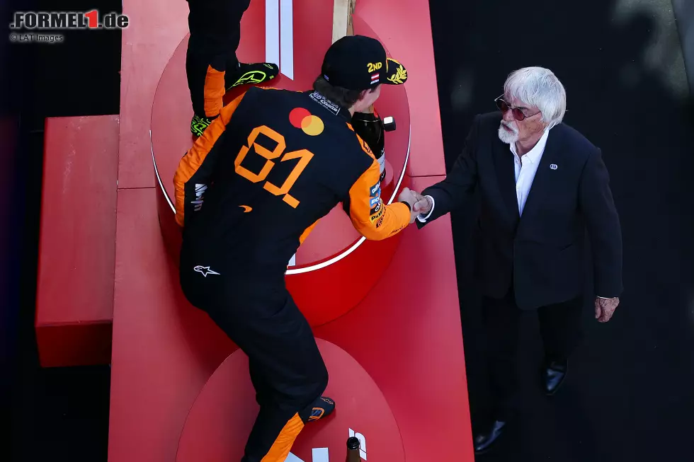Foto zur News: Oscar Piastri (McLaren) und Bernie Ecclestone