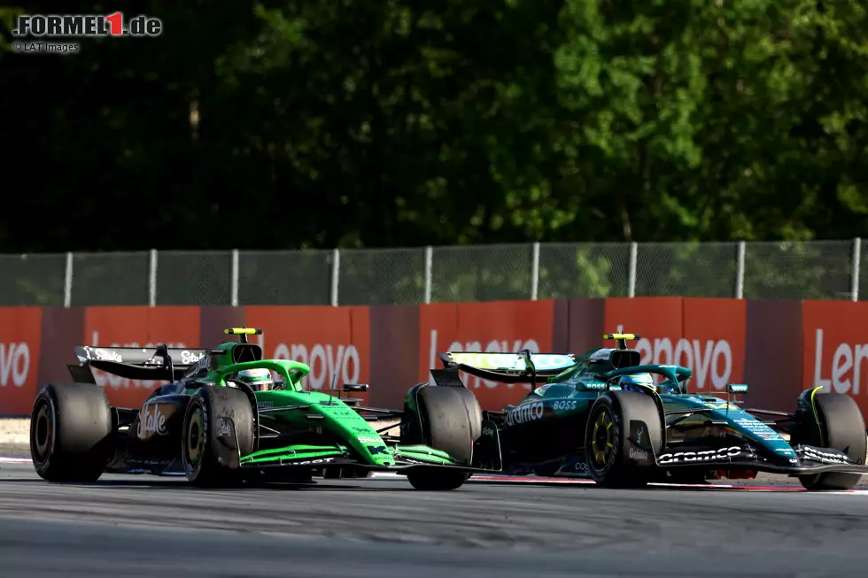 Foto zur News: Gabriel Bortoleto (Sauber) und Fernando Alonso (Aston Martin)