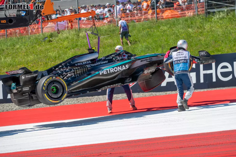 Foto zur News: Andrea Kimi Antonelli und Max Verstappen (Red Bull)