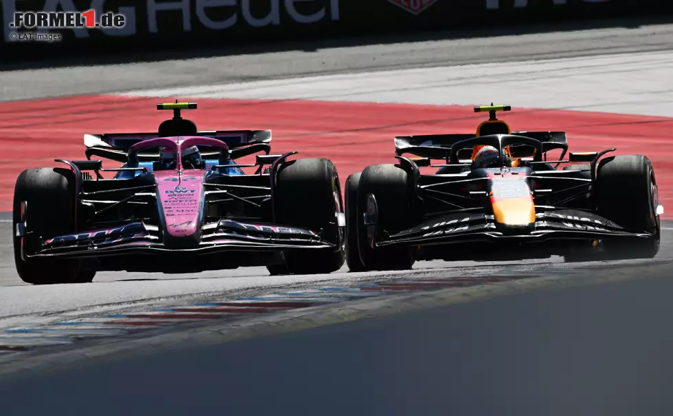 Foto zur News: Franco Colapinto (Alpine) und Yuki Tsunoda (Red Bull)