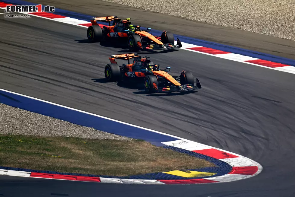 Foto zur News: Oscar Piastri (McLaren) und Lando Norris (McLaren)
