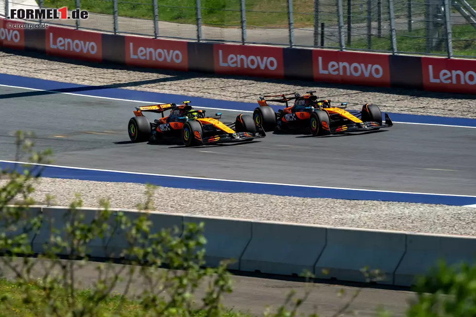 Foto zur News: Lando Norris (McLaren) und Oscar Piastri (McLaren)
