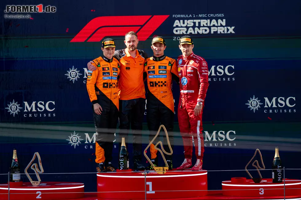 Foto zur News: Lando Norris (McLaren), Oscar Piastri (McLaren) und Charles Leclerc (Ferrari)