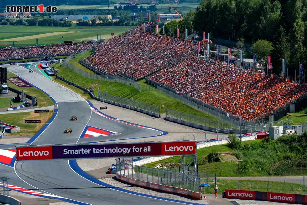Foto zur News: Lando Norris (McLaren) und Oscar Piastri (McLaren)