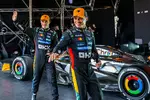 Foto zur News: Oscar Piastri und Lando Norris bei der McLaren-Show in London