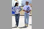 Foto zur News: Pierre Gasly (Alpine) mit Kika Gomes