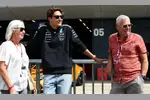 Foto zur News: George Russell (Mercedes) mit seinen Eltern Alison und Steve