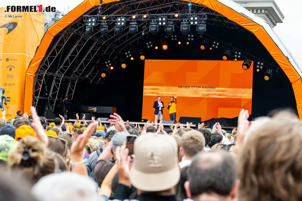Foto zur News: Fans bei der McLaren-Show in London