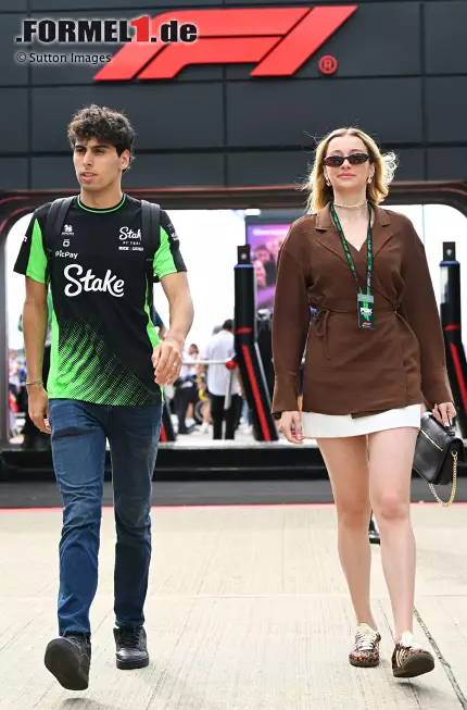 Foto zur News: Gabriel Bortoleto (Sauber) mit Isabella Bernardini