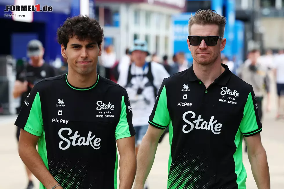 Foto zur News: Gabriel Bortoleto (Sauber) und Nico Hülkenberg (Sauber)