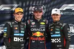 Foto zur News: Max Verstappen (Red Bull), Oscar Piastri (McLaren) und Lando Norris (McLaren)
