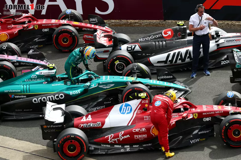 Foto zur News: Lewis Hamilton (Ferrari) und Fernando Alonso (Aston Martin)
