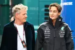 Foto zur News: Gordon Ramsay und George Russell (Mercedes)