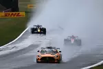 Foto zur News: Oscar Piastri (McLaren) und Max Verstappen (Red Bull)