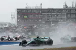 Foto zur News: Lance Stroll (Aston Martin) und Nico Hülkenberg (Sauber)