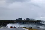 Foto zur News: Oscar Piastri (McLaren) und Max Verstappen (Red Bull)